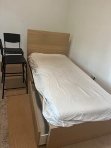 Bed with mattress 1 pers. en Kruk / barkruk ophalen in Groningen
