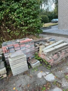 Puin Steen 1m3 en Tuin tegels per m2 ophalen in Burgum